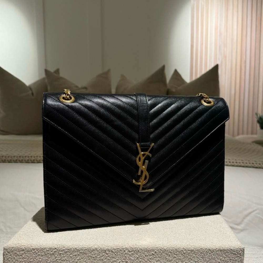 MUST HAVE YSL GORGEOUS HANDBAG! - Picture 2 of 9